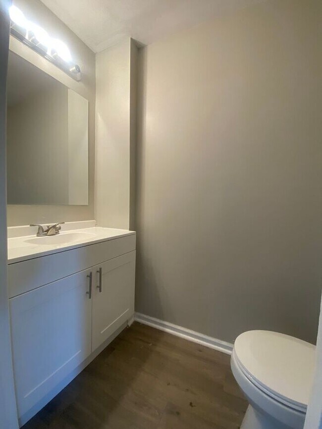 Building Photo - Renovated Brick Ranch in North Nashville