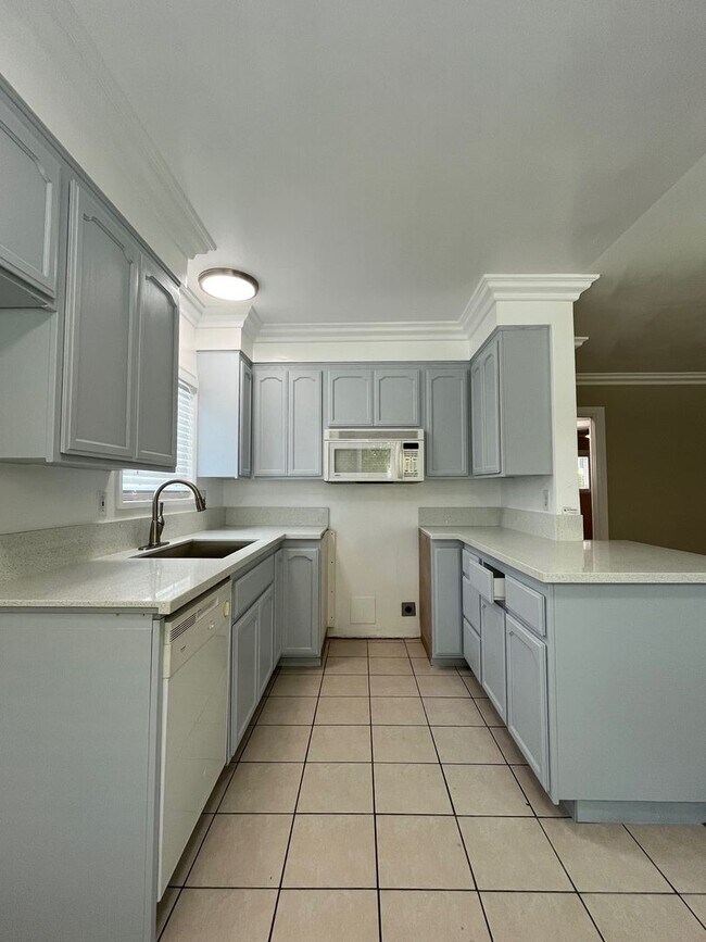 Building Photo - 4461 Green Ave