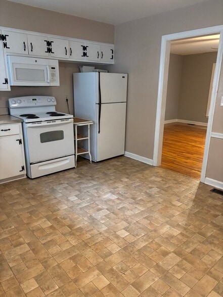 Building Photo - 289 Gunson St