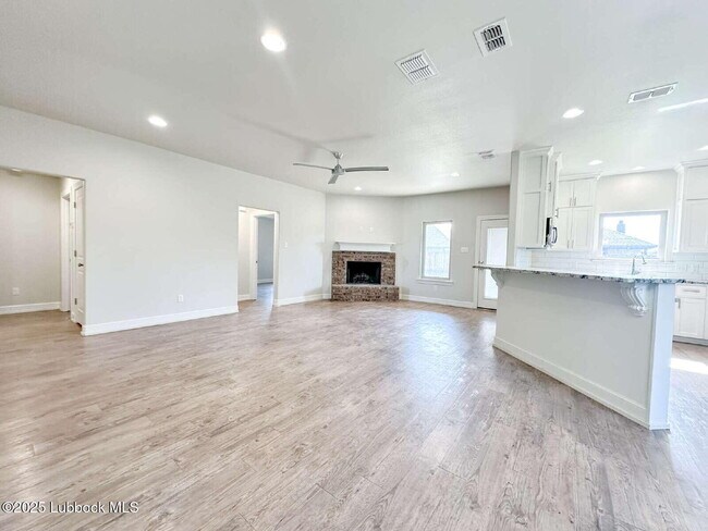 Building Photo - 1108 N Gardner Ave