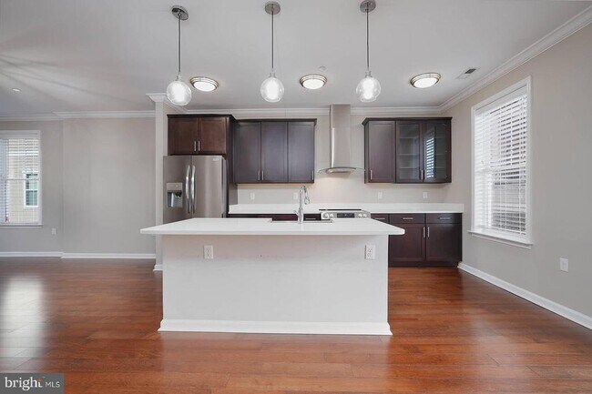 Building Photo - 412 Woodcrest Dr SE