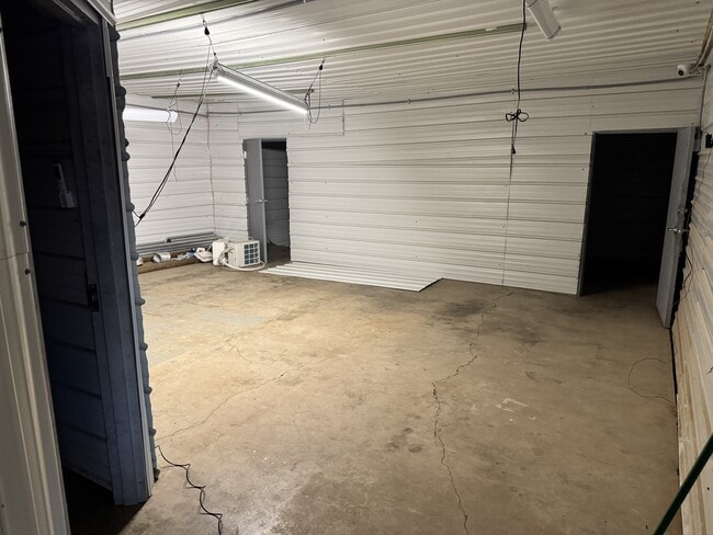 Building Photo - 16093 SW Roy Rogers Rd