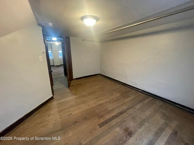 Building Photo - 949 N Irving Ave