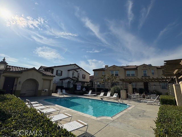 Building Photo - 2750 E Oak Hill Dr