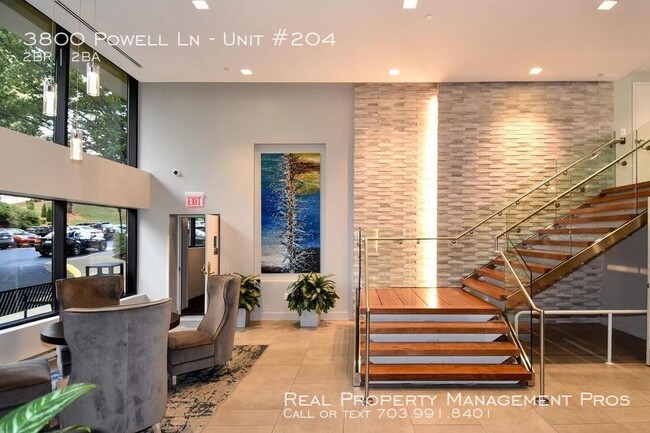 Building Photo - Spacious Condo in Peaceful Lakeside Plaza!