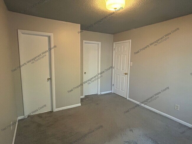 Building Photo - 4702 Walden Pond Dr