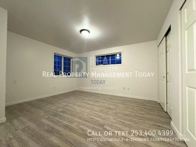 Building Photo - 425 175th St S