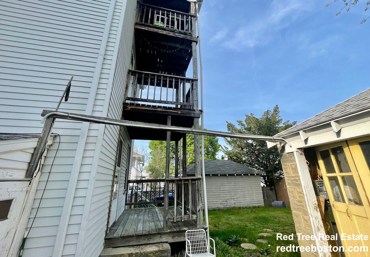 Building Photo - 10 Houghton St