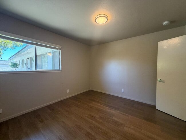 Building Photo - 1538 E Austin Way
