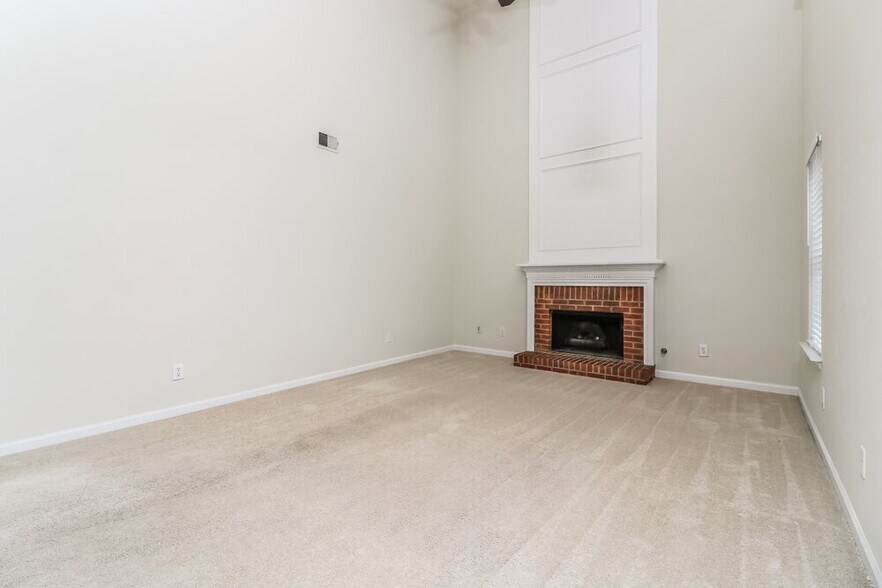 Building Photo - 3425 Sandlake Dr SW