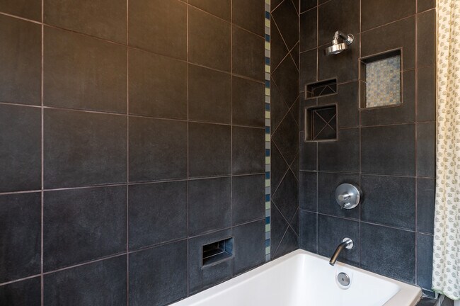 Building Photo - 601 Tulane Dr NE