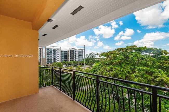 Building Photo - 555 E Dania Beach Blvd