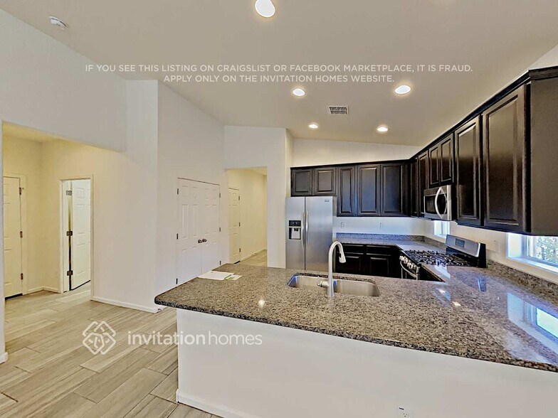 Building Photo - 3836 E Narrowleaf Dr