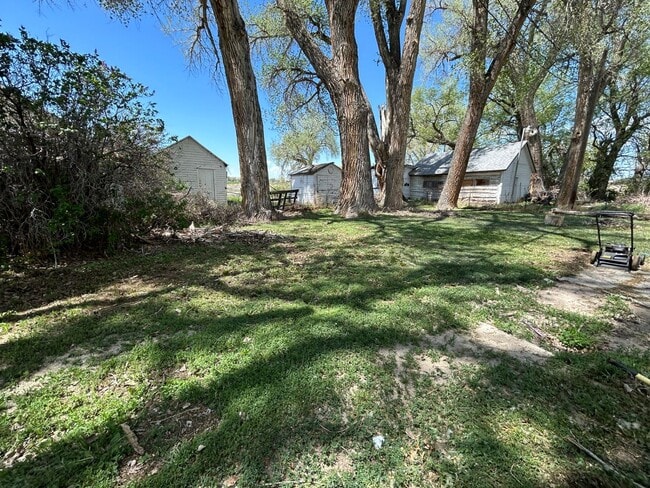 Building Photo - 2 Bed 1 Bath Large House with Fenced Yard and Washer Dryer Hookups