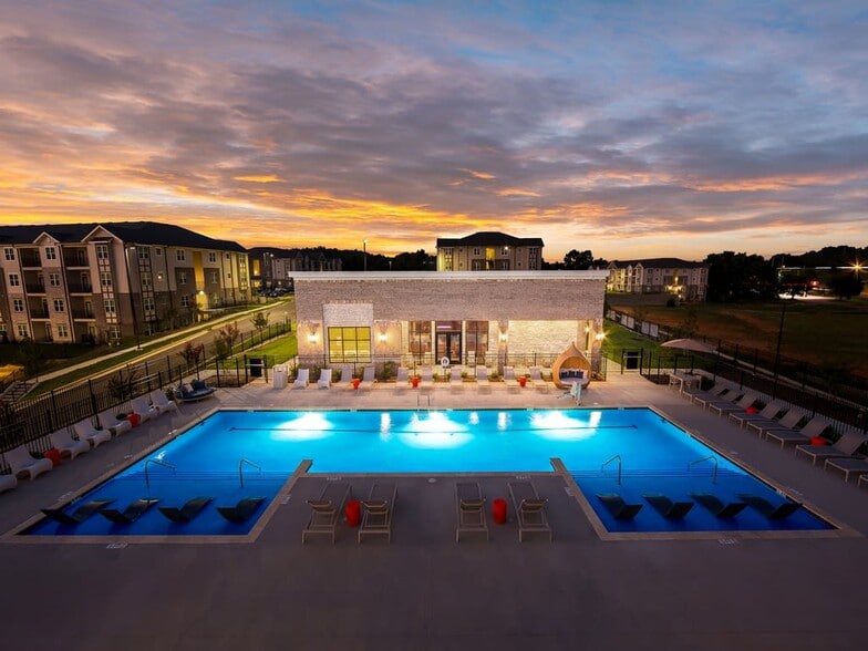 Building Photo - Elevate at Topside