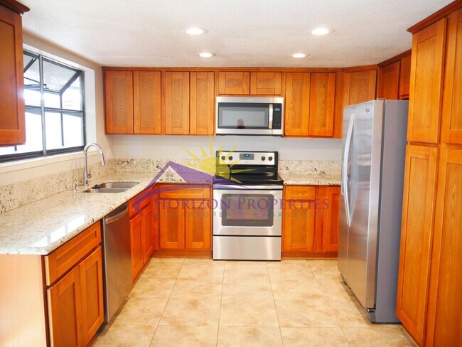 Building Photo - Remodeled 3 Bed 2 Bath 1,595 Sq Ft Fair Oaks Home