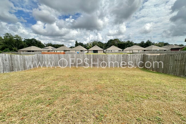 Building Photo - Pensacola 4/2 AVAILABLE NOW