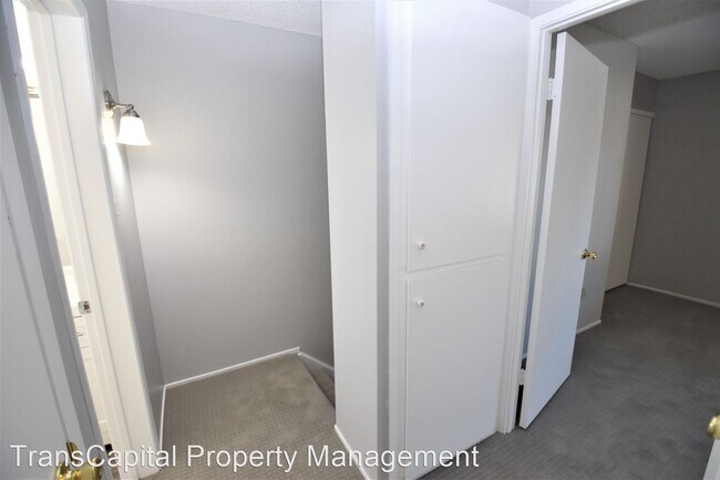 Building Photo - 8867 Salmon Falls Dr