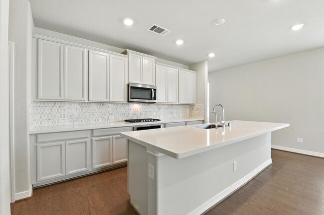 Building Photo - Spacious Home with Resort-Style Amenities
