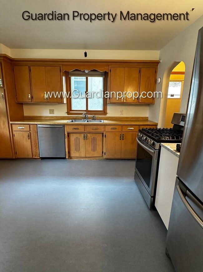 Building Photo - 1309 28th Ave NE