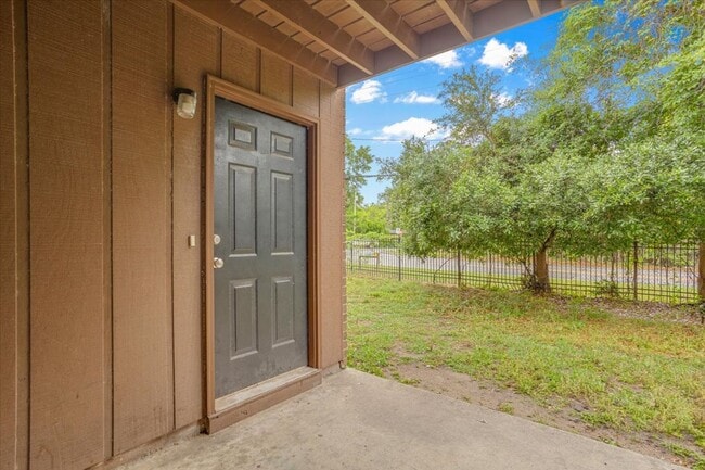 Building Photo - 2-Bedroom Apartment in Convenient Savannah Location