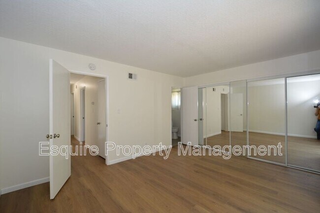 Building Photo - 283 Calle Higuera