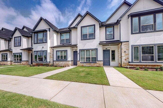 Building Photo - 4 Bed 3 Bath Luxurious Townhome in Frisco!