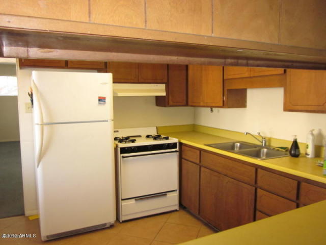 Building Photo - 529 W 17th Pl