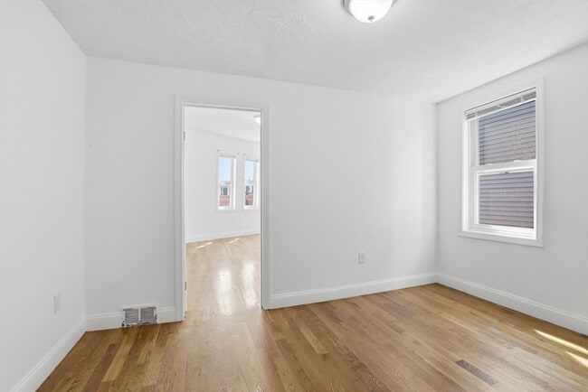 Building Photo - 176 Ferry St