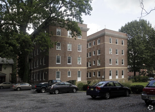 Building Photo - Kingsway Apartments