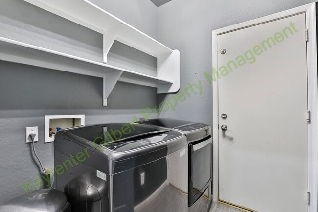 Building Photo - Spacious 4-Bedroom Home with Pool in Gilbe...