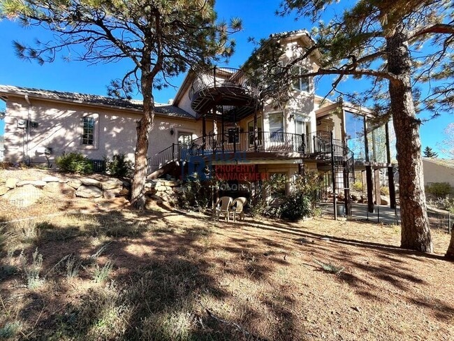 Building Photo - 2645 Rossmere St