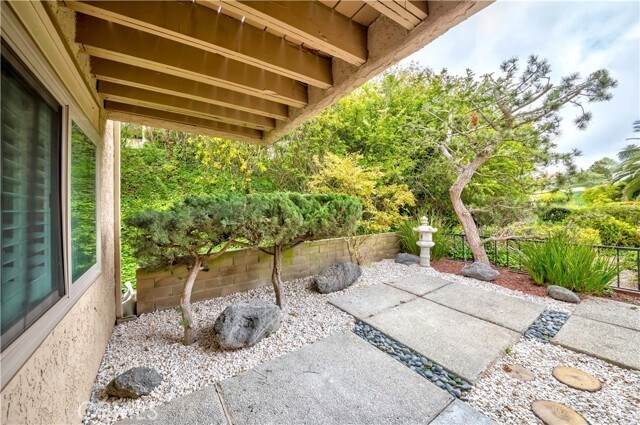 Building Photo - 14 Peartree Ln