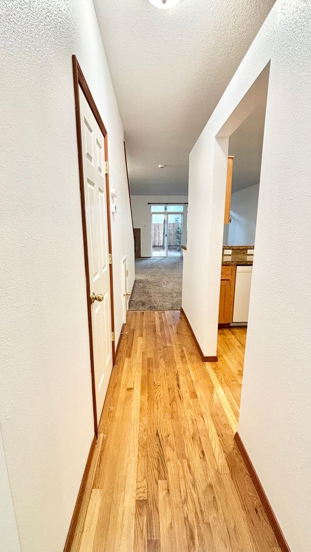 Building Photo - N0611