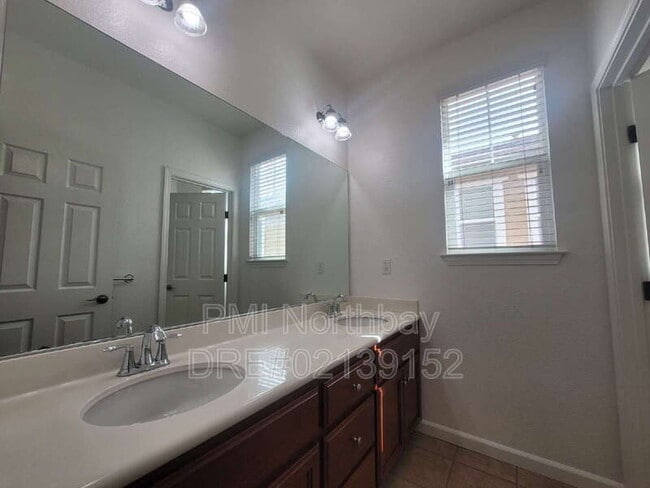 Building Photo - 119 Sunshine St