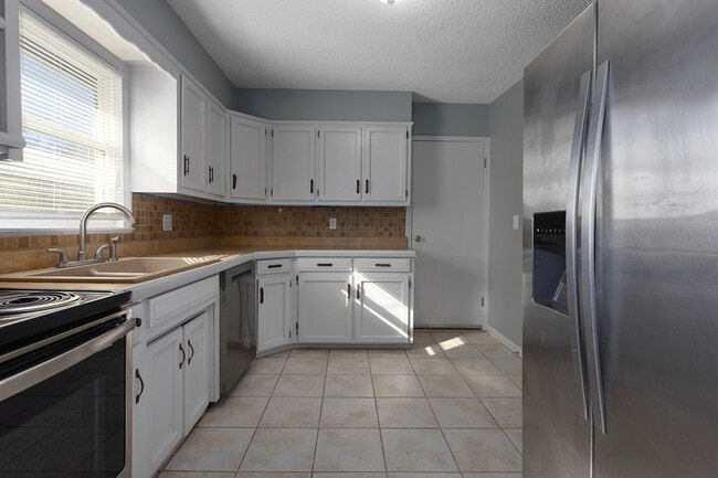 Building Photo - 703 SW 7 St