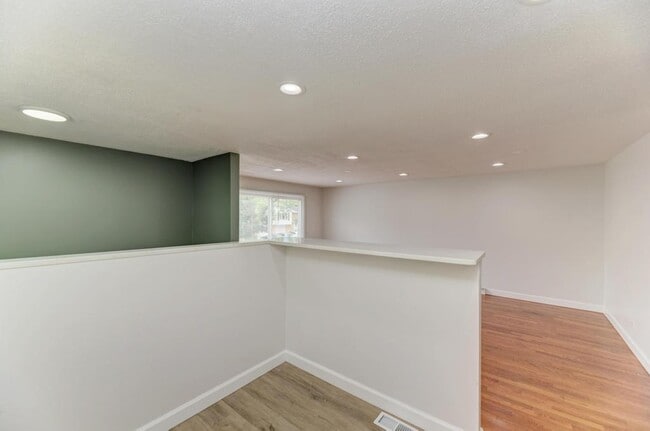 Building Photo - 1549 Revere Cir