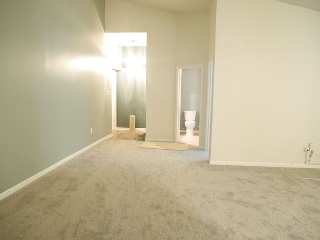 Building Photo - Spacious 2 Bedroom Condominium in Owings M...