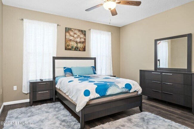 Building Photo - Fully Furnished Home