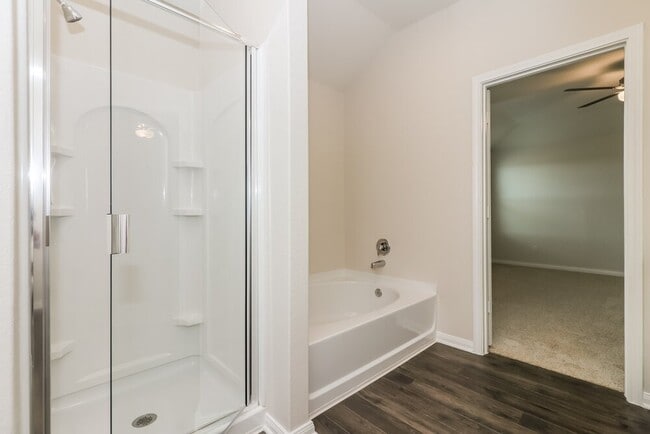 Building Photo - 424 Polly Grv Dr