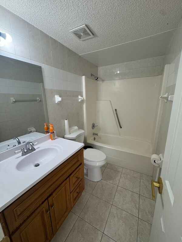 Building Photo - 2196 Luana Dr E
