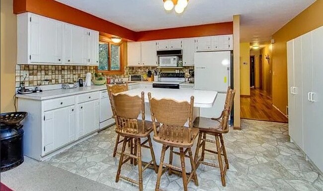 Building Photo - 10554 Monticello Ln N