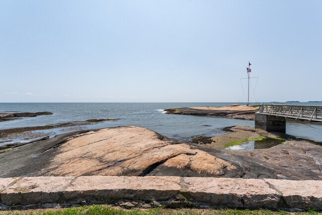 Building Photo - 67 Chimney Corner Cir