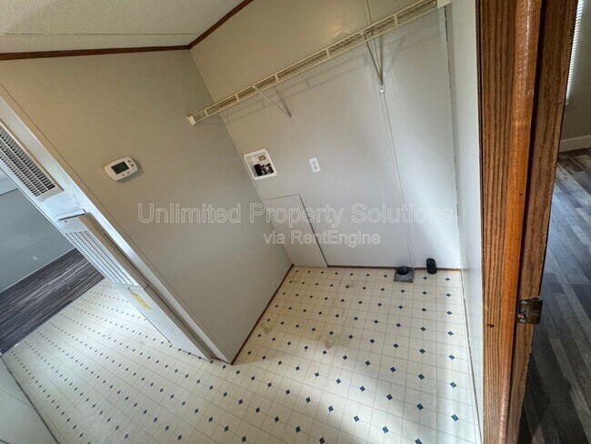 Building Photo - 9499 Wendi Dr NE