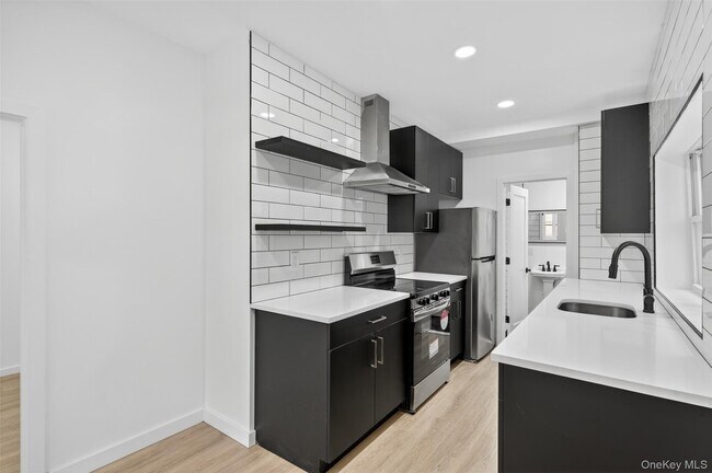 Building Photo - 165 W Main St