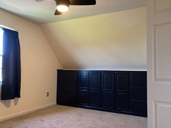 Building Photo - **Backyard offers County Setting in City L...
