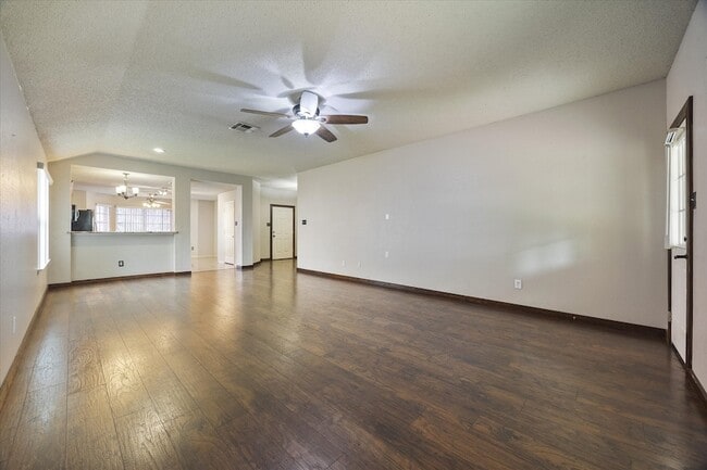 Building Photo - 2701 Redwood St