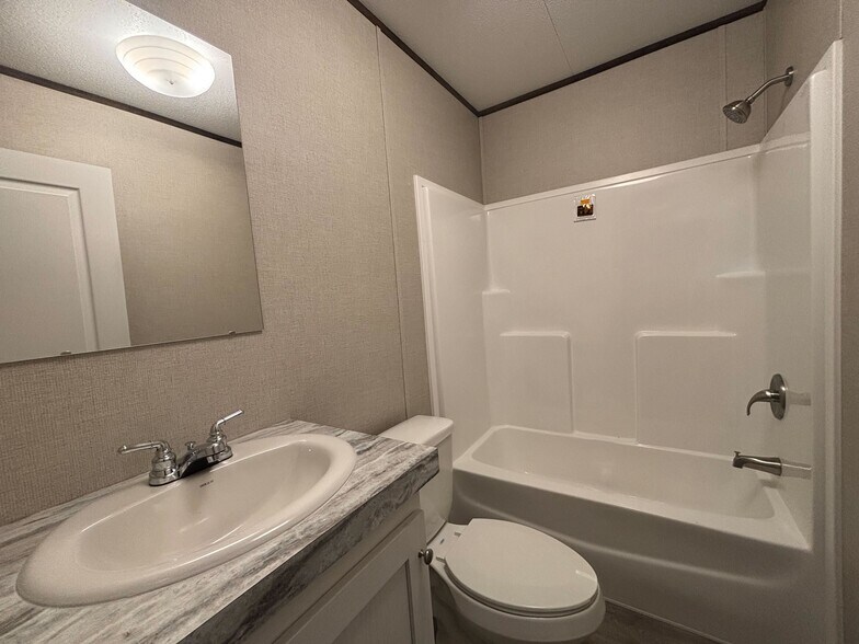 Building Photo - 127 Peggy St