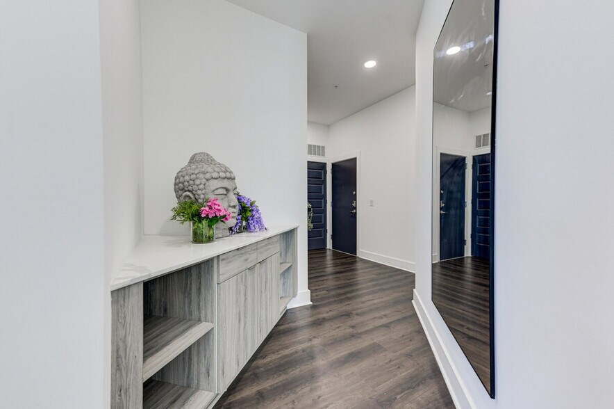 Building Photo - 1075 Peachtree Rd