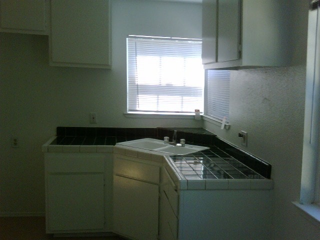 Building Photo - Beautiful 2BR/1BA Home with Hardwood Floors & Garage